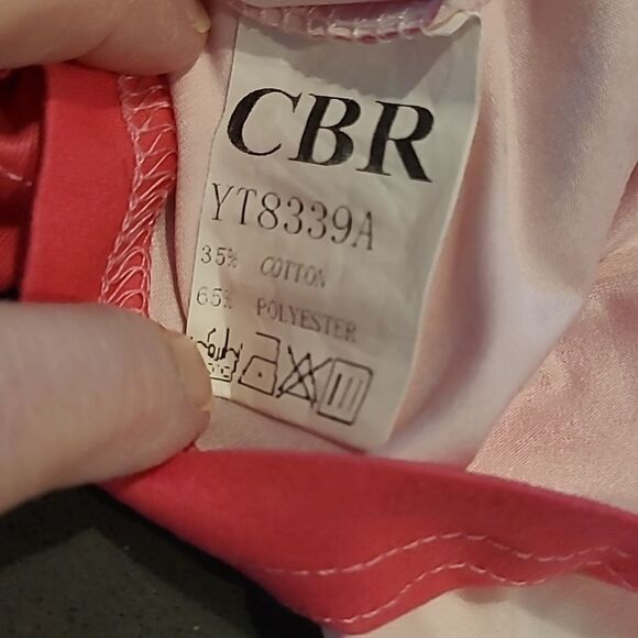 CBR sz M exposed shoulder top, ombre pink affect, black heart on front - Picture 10 of 10